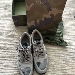 Valentino garavani rockrunner grey and shimmer size 37.5 or 7